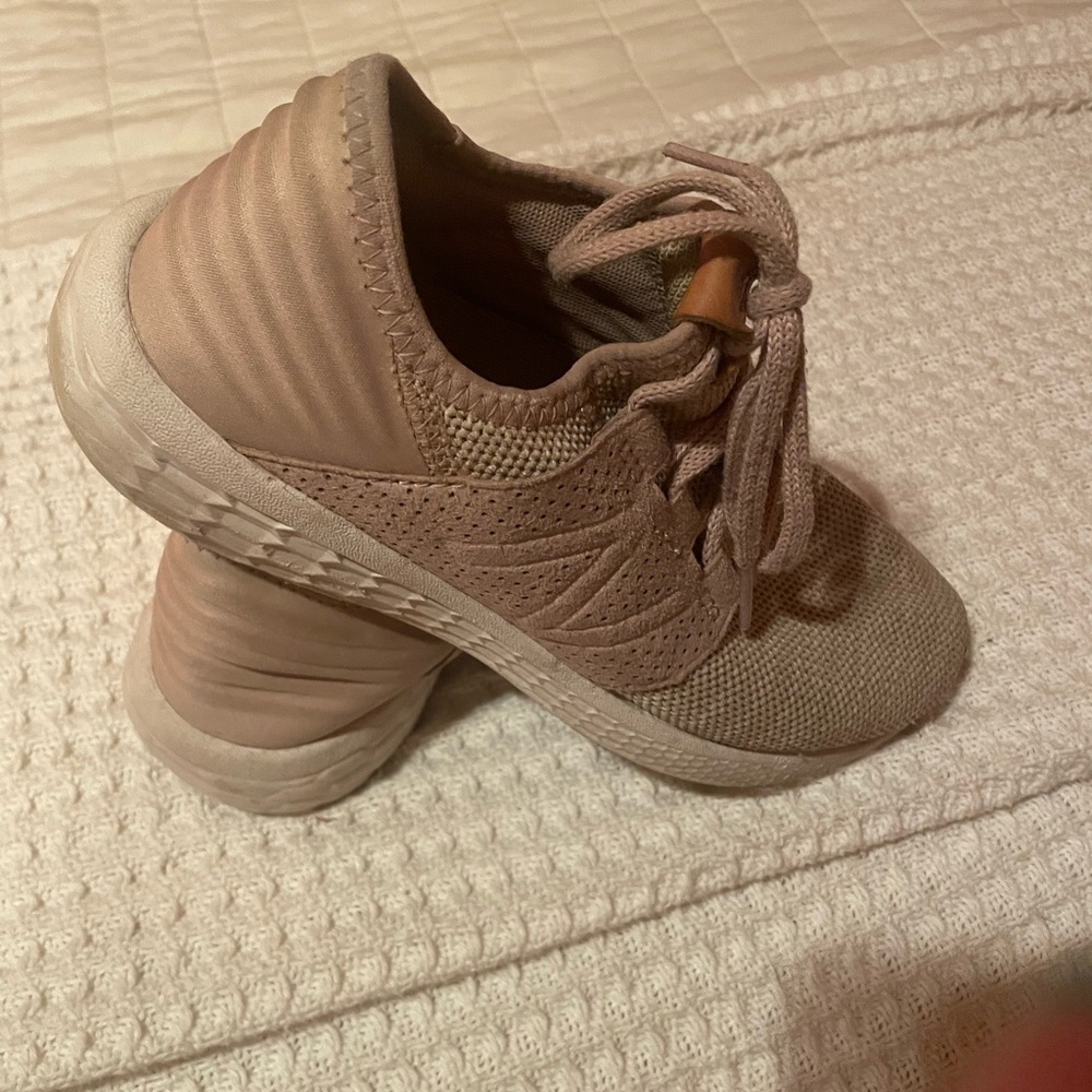 New Balance Sneakers, Size 7, Rose color